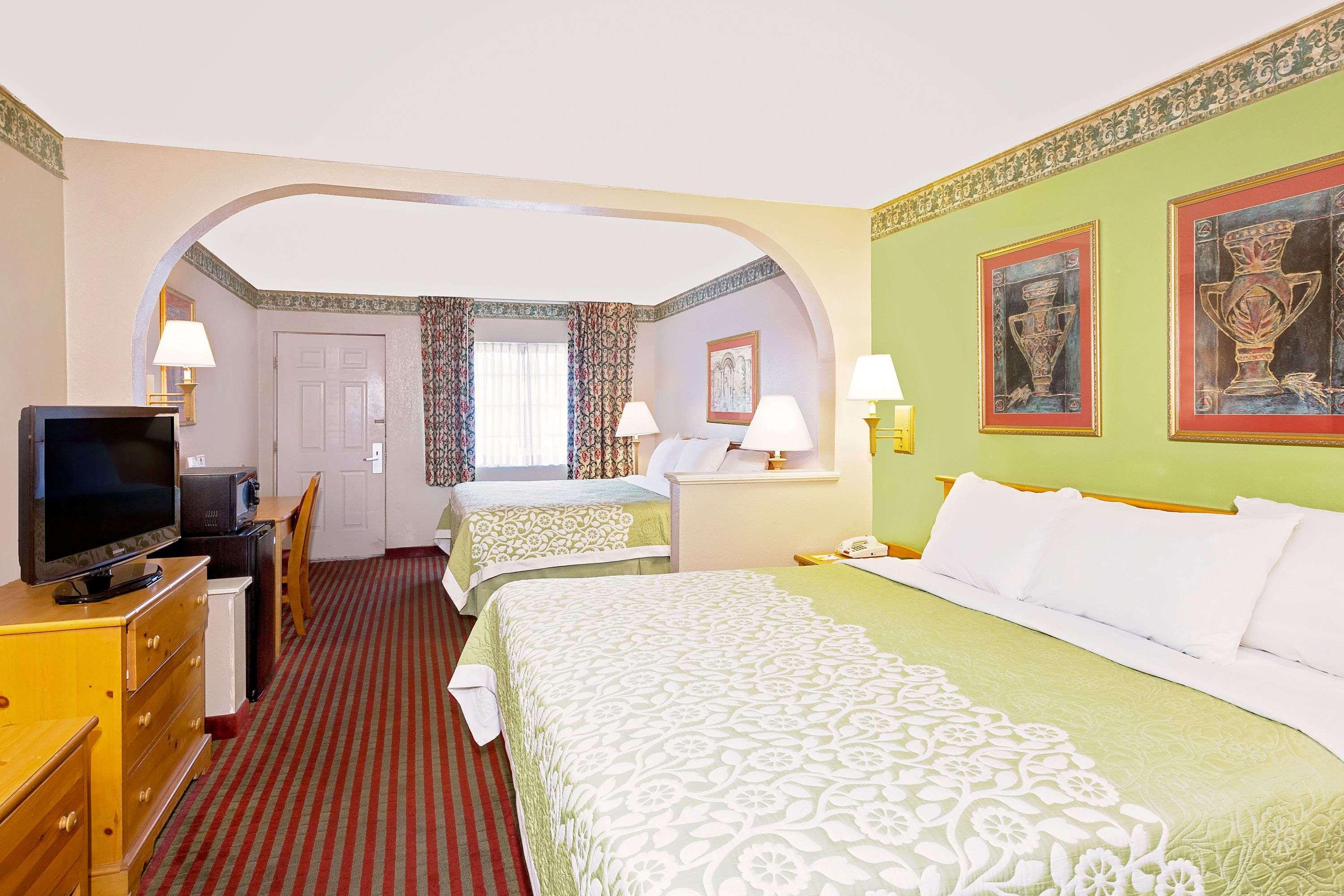 Days Inn & Suites By Wyndham Starkville Bagian luar foto