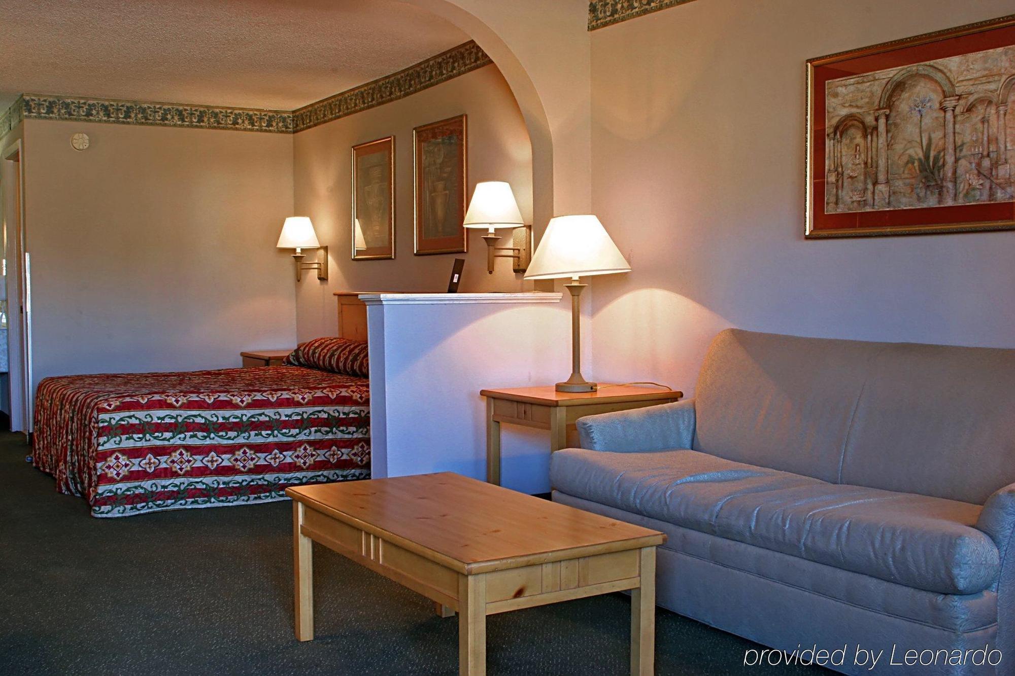 Days Inn & Suites By Wyndham Starkville Ruang foto
