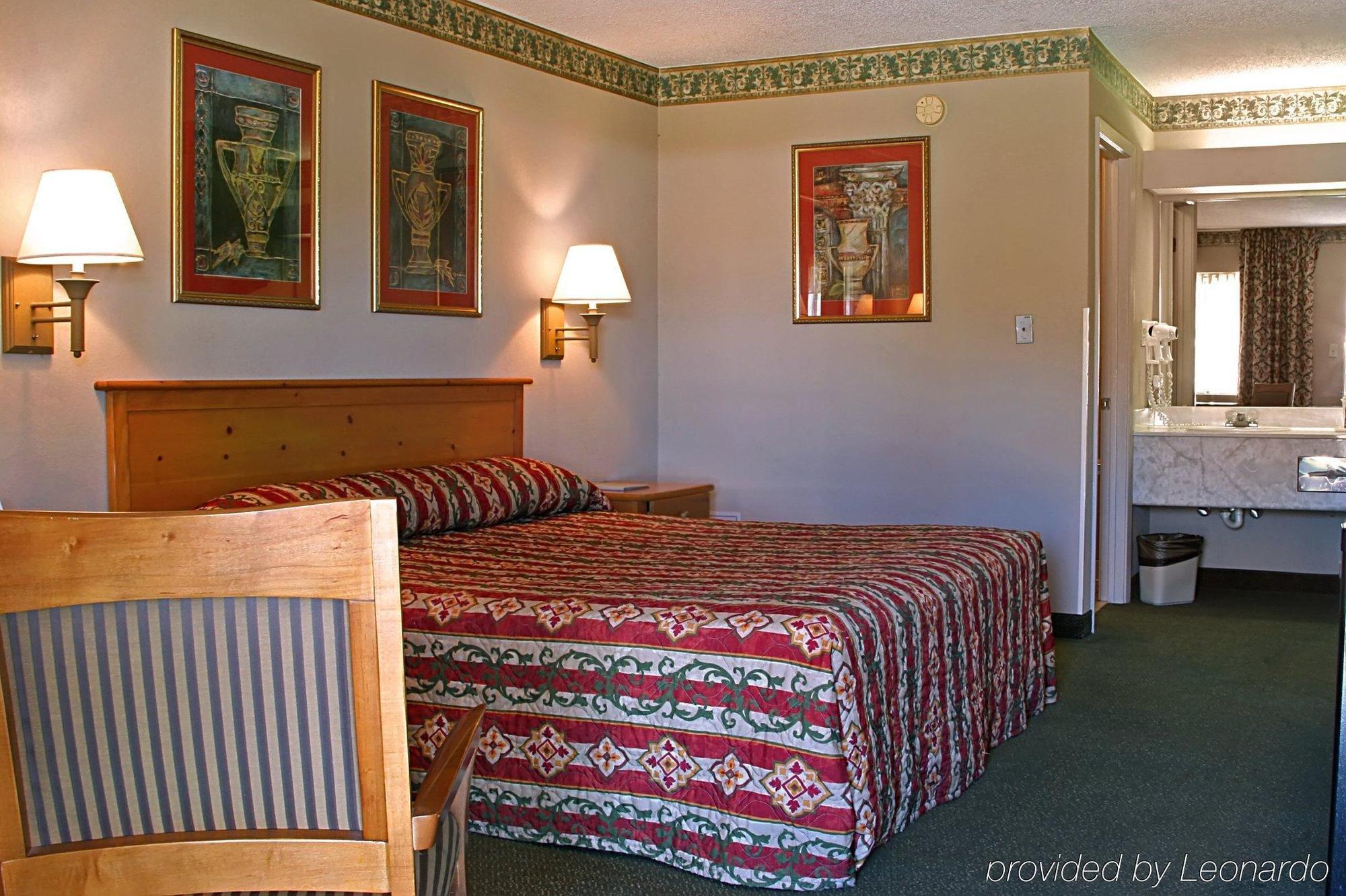 Days Inn & Suites By Wyndham Starkville Ruang foto