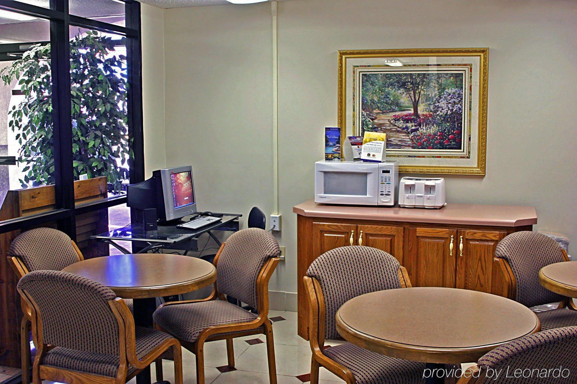 Days Inn & Suites By Wyndham Starkville Restoran foto
