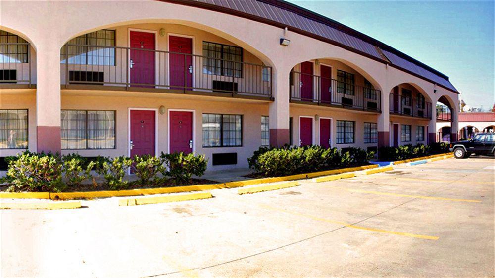 Days Inn & Suites By Wyndham Starkville Bagian luar foto